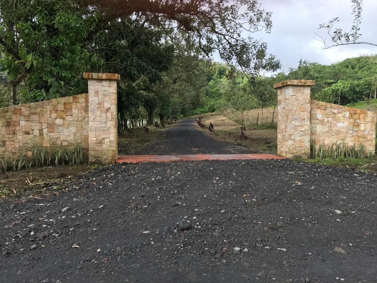 Arenal Roca Suites La Fortuna Phòng bức ảnh